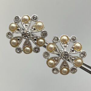 Silver Tone White Glass Rhinestone Faux Peal Snow Flake Stud Earrings Post Back